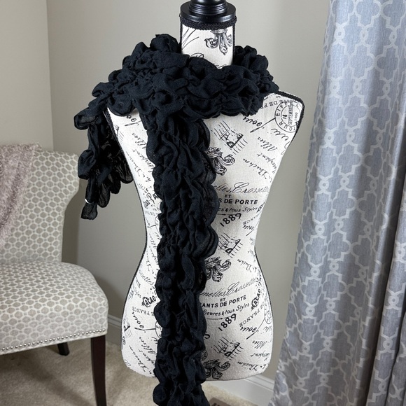 Black Ruffled Scarf - Picture 3 of 3